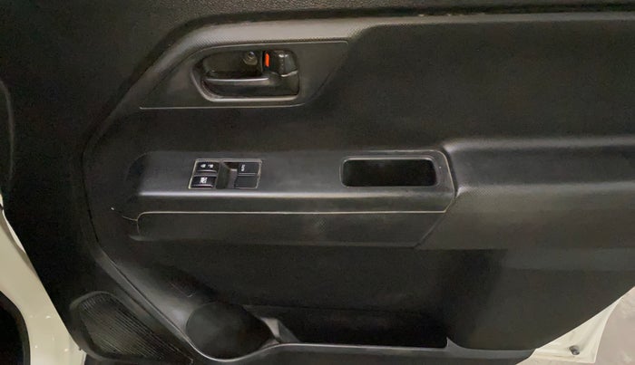 2021 Maruti New Wagon-R LXI 1.0, Petrol, Manual, 80,319 km, Driver Side Door Panels Control