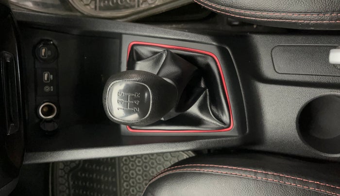 2018 Hyundai Elite i20 ASTA 1.2 DUAL TONE, Petrol, Manual, 75,068 km, Gear Lever