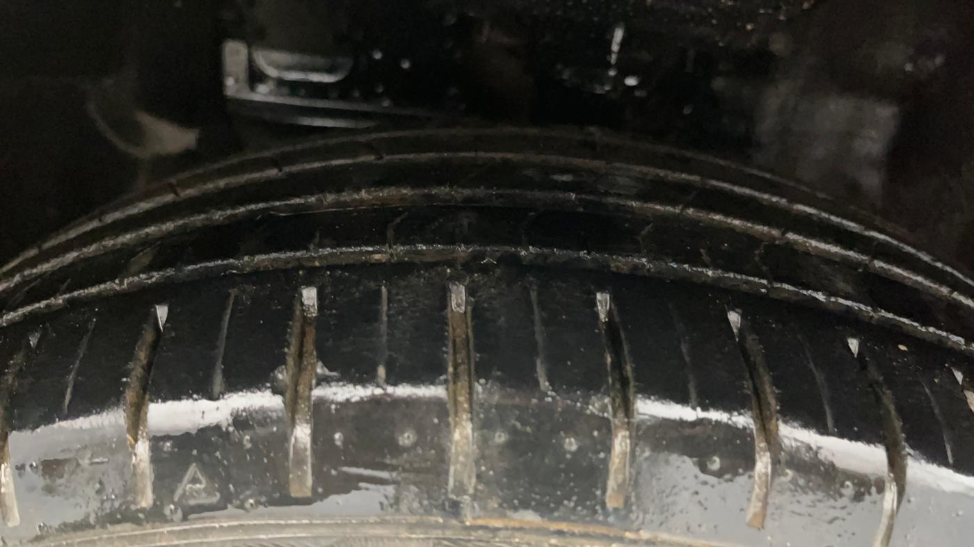 2018 Hyundai Elite i20 ASTA 1.2 DUAL TONE, Petrol, Manual, 75,197 km, Left Front Tyre Tread