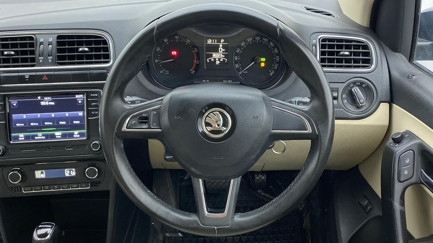 2017 Skoda Rapid 1.6 MPI STYLE AT, Petrol, Automatic, 36,023 km, Steering Wheel Close Up