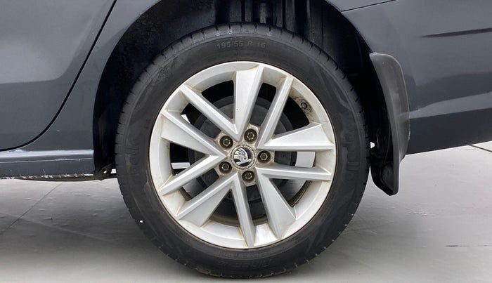 2017 Skoda Rapid 1.6 MPI STYLE AT, Petrol, Automatic, 36,023 km, Left Rear Wheel