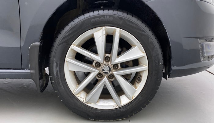2017 Skoda Rapid 1.6 MPI STYLE AT, Petrol, Automatic, 36,023 km, Right Front Wheel