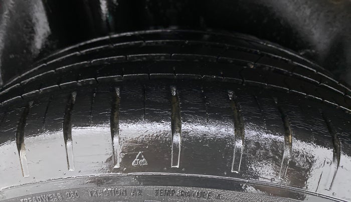 2017 Skoda Rapid 1.6 MPI STYLE AT, Petrol, Automatic, 36,023 km, Right Rear Tyre Tread