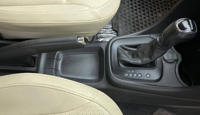2017 Skoda Rapid 1.6 MPI STYLE AT, Petrol, Automatic, 36,023 km, Gear Lever