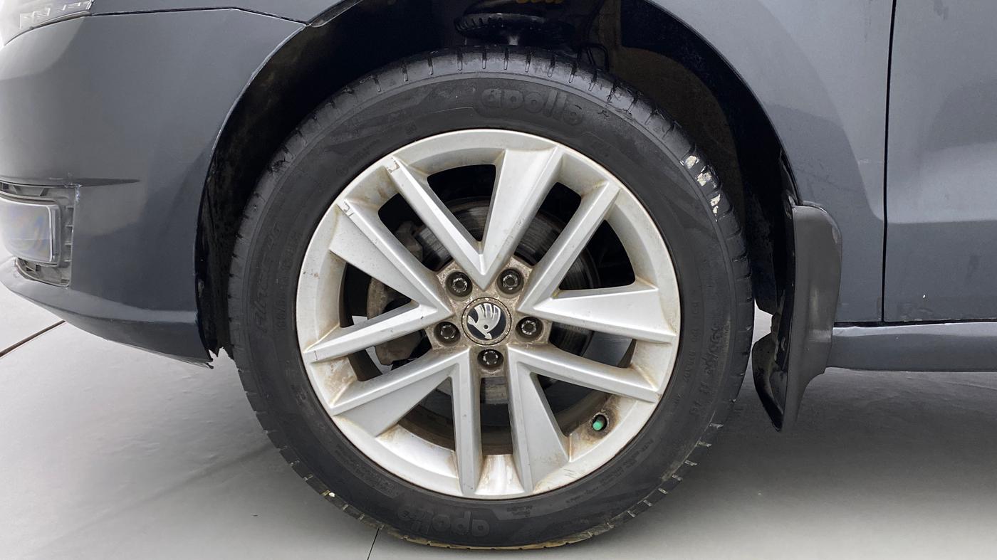 2017 Skoda Rapid 1.6 MPI STYLE AT, Petrol, Automatic, 36,023 km, Left Front Wheel
