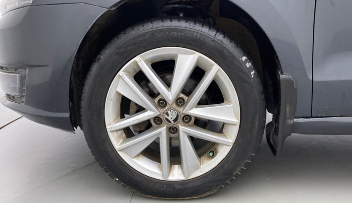2017 Skoda Rapid 1.6 MPI STYLE AT, Petrol, Automatic, 36,023 km, Left Front Wheel