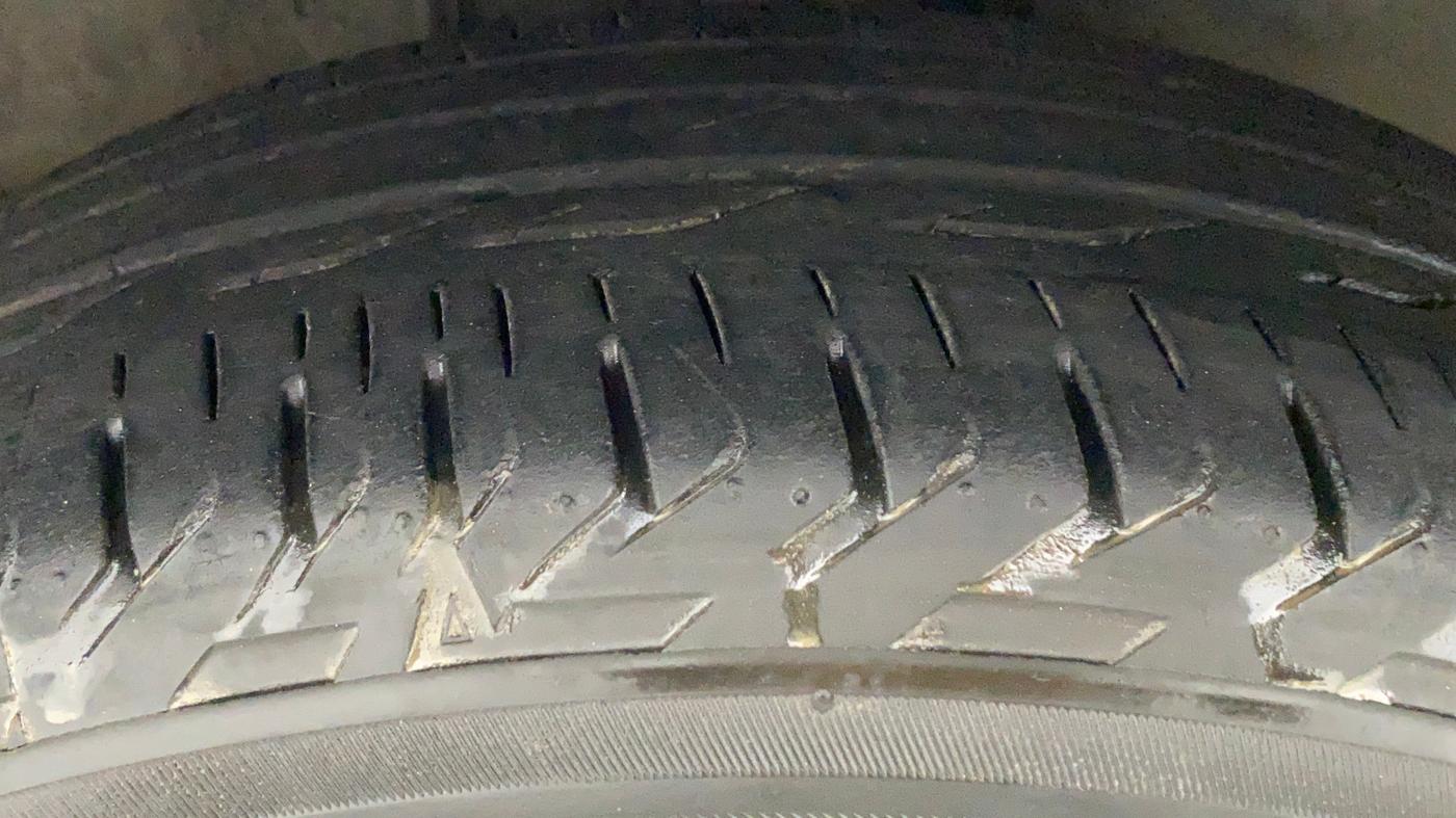 2016 Toyota Corolla Altis J+ PETROL, Petrol, Manual, 91,919 km, Left Front Tyre Tread