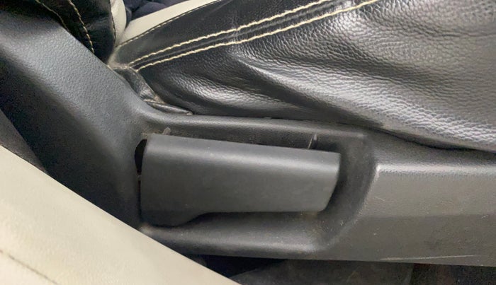 2019 Renault TRIBER RXZ, Petrol, Manual, 84,691 km, Driver Side Adjustment Panel