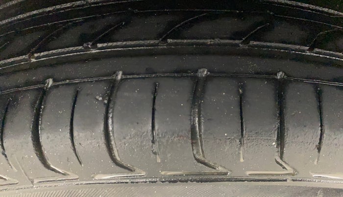 2019 Renault TRIBER RXZ, Petrol, Manual, 84,691 km, Right Rear Tyre Tread