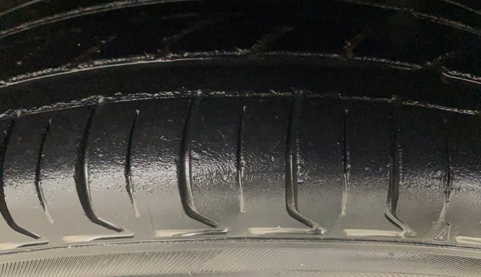 2019 Renault TRIBER RXZ, Petrol, Manual, 84,691 km, Right Front Tyre Tread