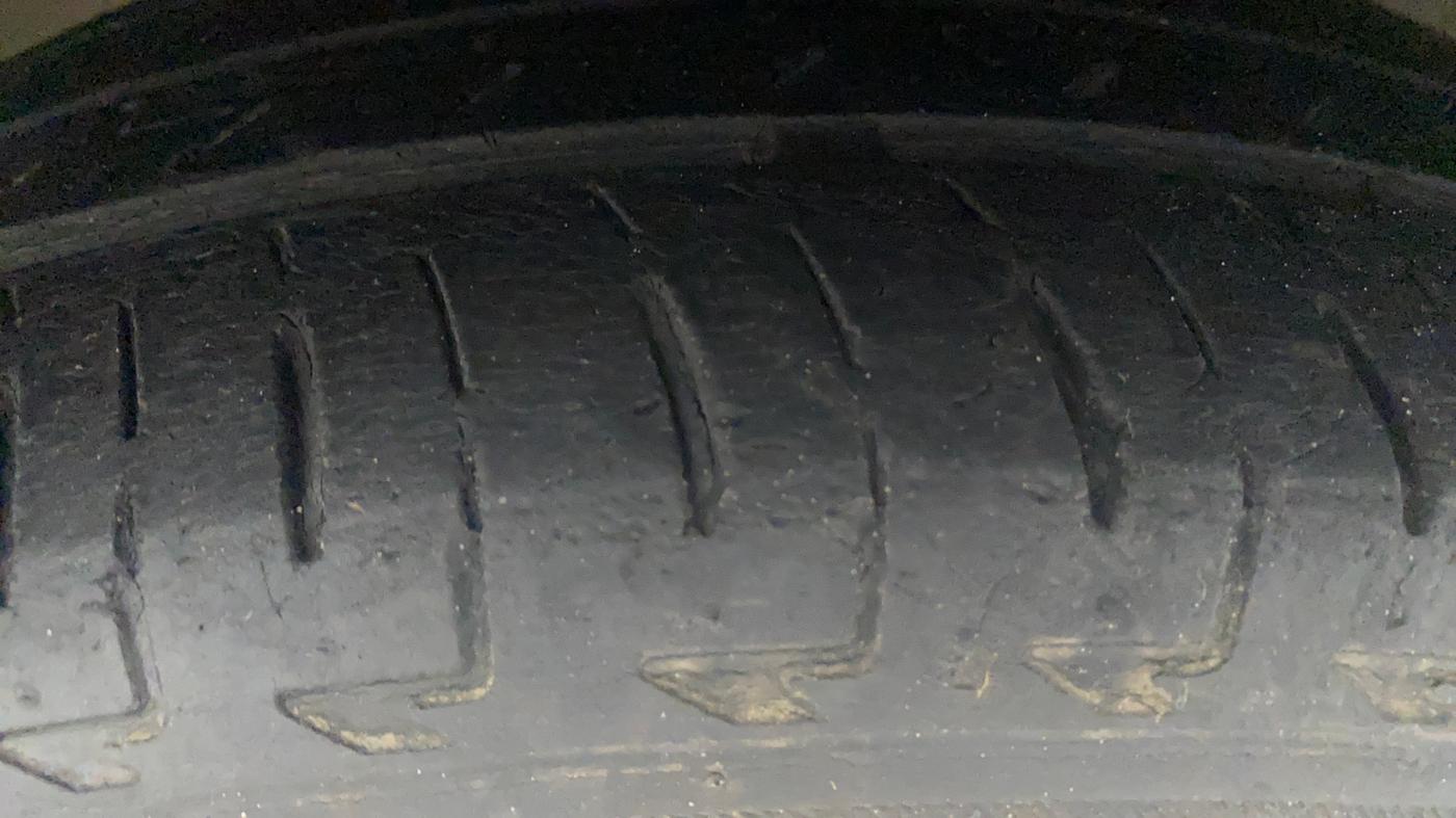 2020 Maruti IGNIS ZETA 1.2 AMT, Petrol, Automatic, 66,553 km, Right Front Tyre Tread