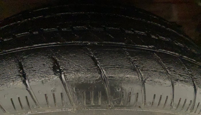 2013 Maruti Ertiga VXI CNG, CNG, Manual, 74,344 km, Right Front Tyre Tread