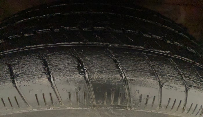 2013 Maruti Ertiga VXI CNG, CNG, Manual, 74,344 km, Left Front Tyre Tread