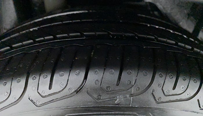 2018 Ford FREESTYLE TITANIUM 1.5 TDCI, Diesel, Manual, 28,910 km, Right Rear Tyre Tread