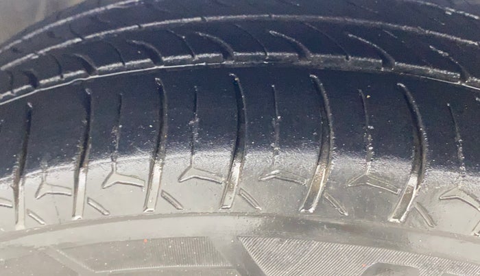2017 Honda Jazz 1.2L I-VTEC V AT, Petrol, Automatic, 76,787 km, Right Front Tyre Tread