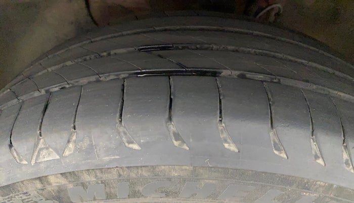 2016 Hyundai Elite i20 ASTA 1.2 (O), Petrol, Manual, 1,15,665 km, Left Front Tyre Tread