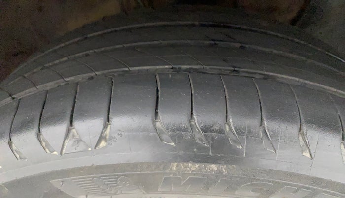 2016 Hyundai Elite i20 ASTA 1.2 (O), Petrol, Manual, 1,15,665 km, Right Front Tyre Tread