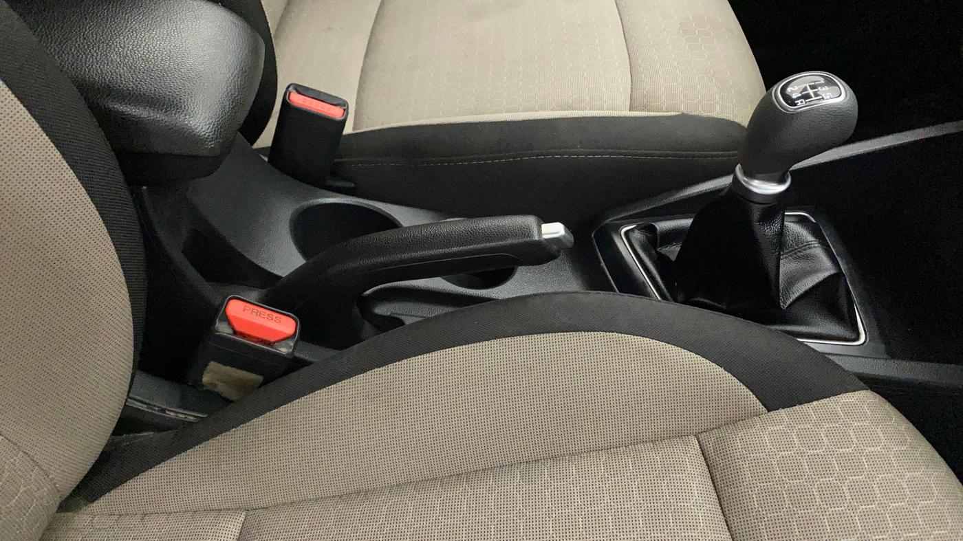 2016 Hyundai Elite i20 ASTA 1.2 (O), Petrol, Manual, 1,15,665 km, Gear Lever