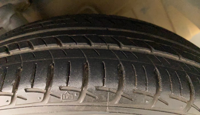 2015 Hyundai Grand i10 ASTA AT 1.2 KAPPA VTVT, Petrol, Automatic, 39,693 km, Right Front Tyre Tread