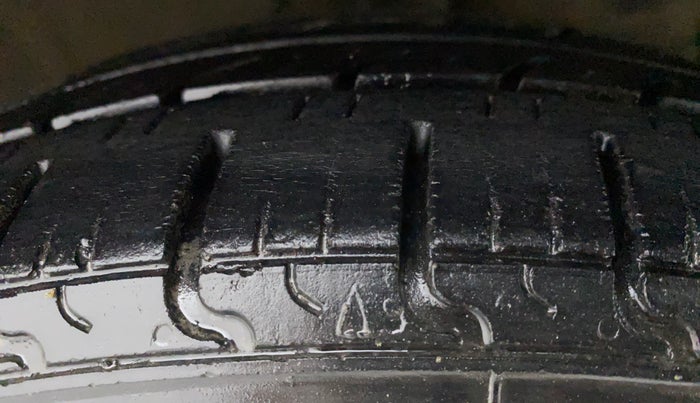 2018 Hyundai Xcent S 1.2, CNG, Manual, 78,166 km, Right Front Tyre Tread