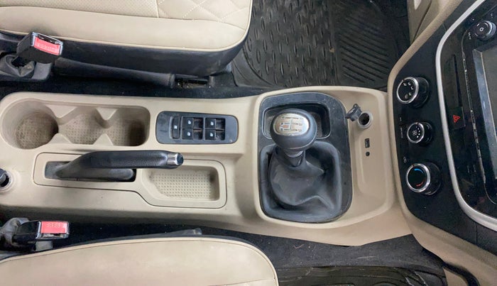 2018 Mahindra TUV300 T10, Diesel, Manual, 99,305 km, Gear Lever