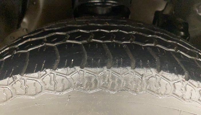 2018 Mahindra TUV300 T10, Diesel, Manual, 99,305 km, Right Front Tyre Tread