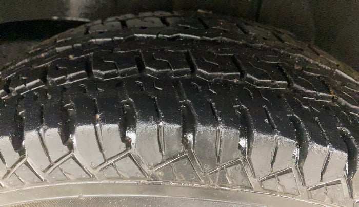 2018 Mahindra TUV300 T10, Diesel, Manual, 99,305 km, Left Rear Tyre Tread