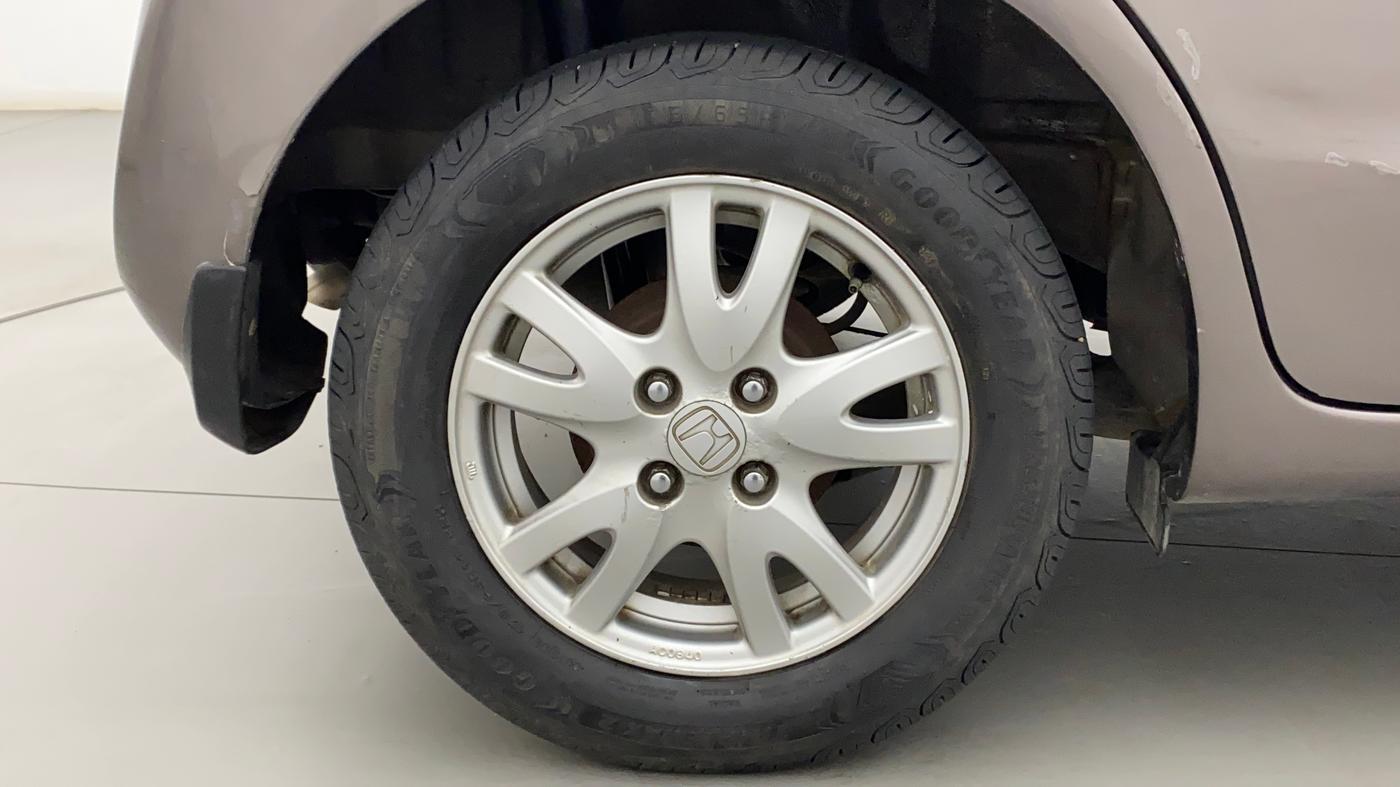 2015 Honda Brio VX AT, Petrol, Automatic, 56,115 km, Right Rear Wheel