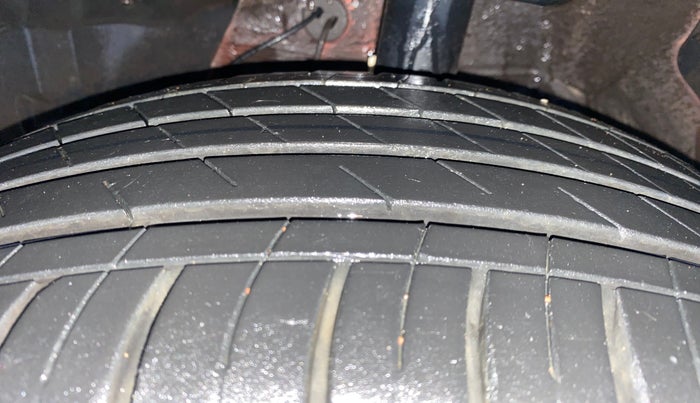 2023 MG HECTOR PLUS SHARP PRO 1.5 TURBO MT 6 STR, Petrol, Manual, 16,692 km, Left Front Tyre Tread