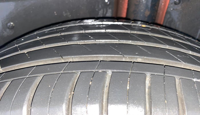 2023 MG HECTOR PLUS SHARP PRO 1.5 TURBO MT 6 STR, Petrol, Manual, 16,692 km, Left Rear Tyre Tread