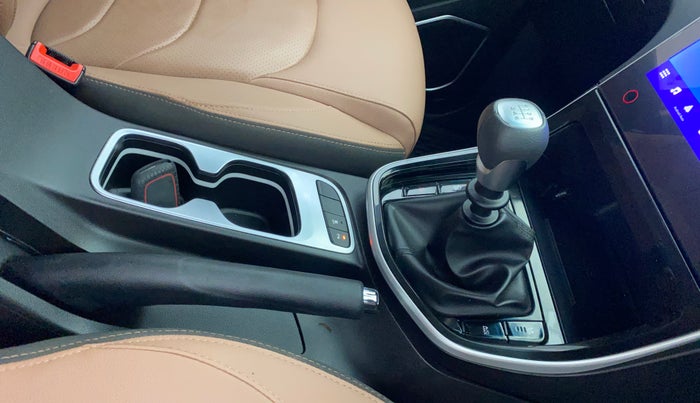 2023 MG HECTOR PLUS SHARP PRO 1.5 TURBO MT 6 STR, Petrol, Manual, 16,692 km, Gear Lever