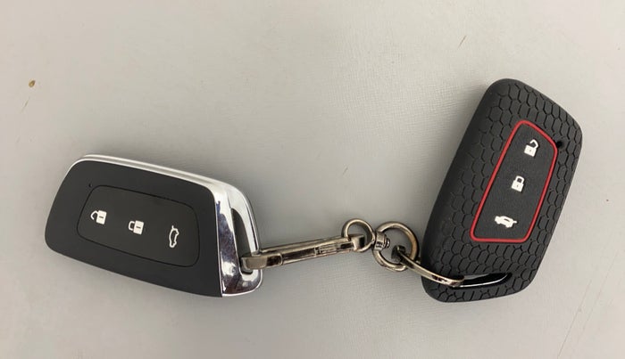 2023 MG HECTOR PLUS SHARP PRO 1.5 TURBO MT 6 STR, Petrol, Manual, 16,692 km, Key Close Up