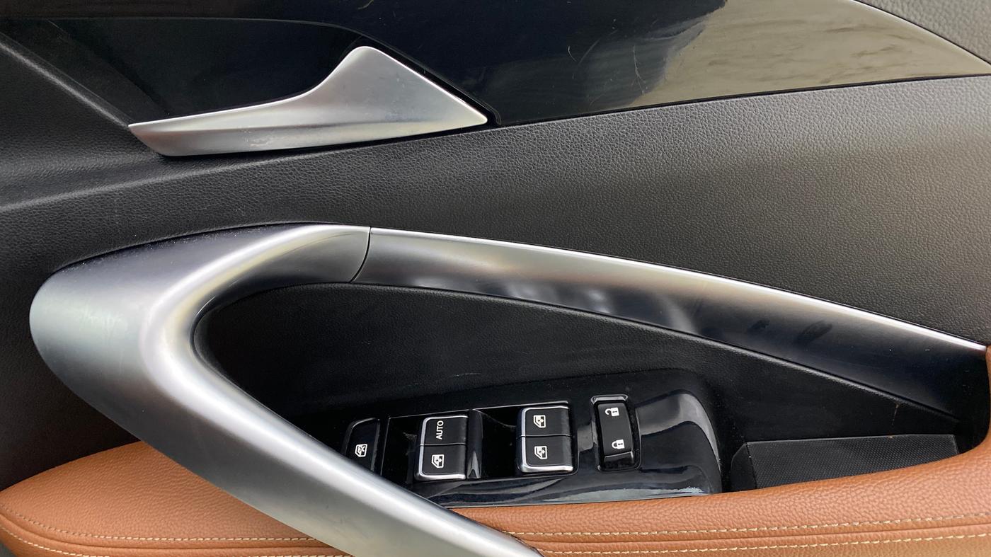 2021 MG HECTOR PLUS SHARP 1.5 PETROL TURBO CVT 6-STR, Petrol, Automatic, 79,593 km, Driver Side Door Panels Control