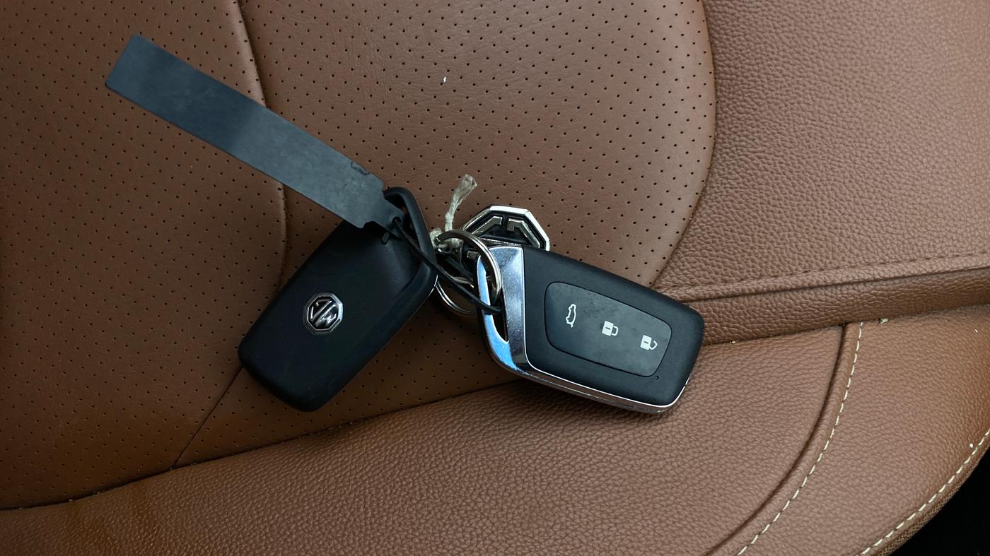 2021 MG HECTOR PLUS SHARP 1.5 PETROL TURBO CVT 6-STR, Petrol, Automatic, 79,593 km, Key Close Up