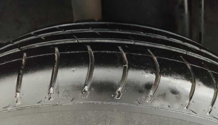 2018 Datsun Redi Go T(O) 1.0, Petrol, Manual, 1,04,773 km, Right Rear Tyre Tread