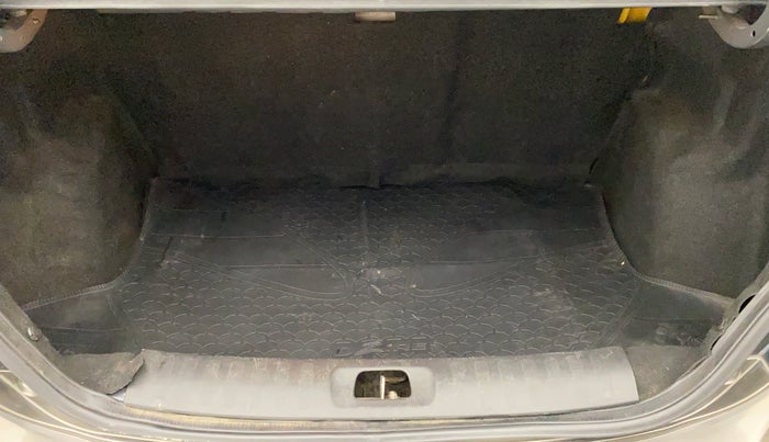 2015 Maruti Swift Dzire ZXI, Petrol, Manual, 1,31,144 km, Boot Inside