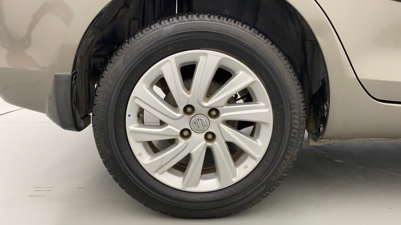 2015 Maruti Swift Dzire ZXI, Petrol, Manual, 1,31,144 km, Right Rear Wheel