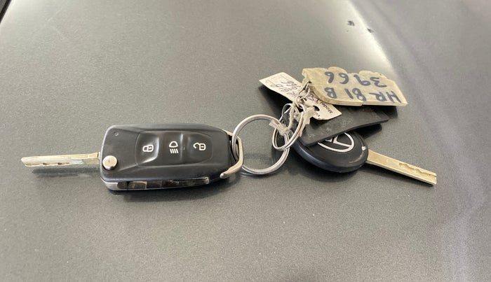 2022 Tata Tiago XZ PLUS CNG, CNG, Manual, 97,929 km, Key Close Up