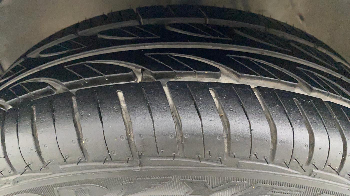 2014 Maruti Alto K10 VXI P, Petrol, Manual, 70,553 km, Left Front Tyre Tread