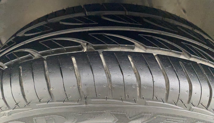2014 Maruti Alto K10 VXI P, Petrol, Manual, 70,553 km, Left Front Tyre Tread