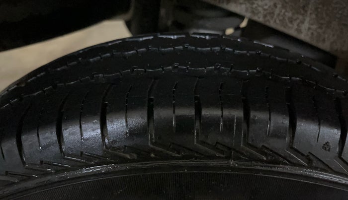 2024 Maruti Eeco 5 STR AC, Petrol, Manual, 4,359 km, Right Rear Tyre Tread