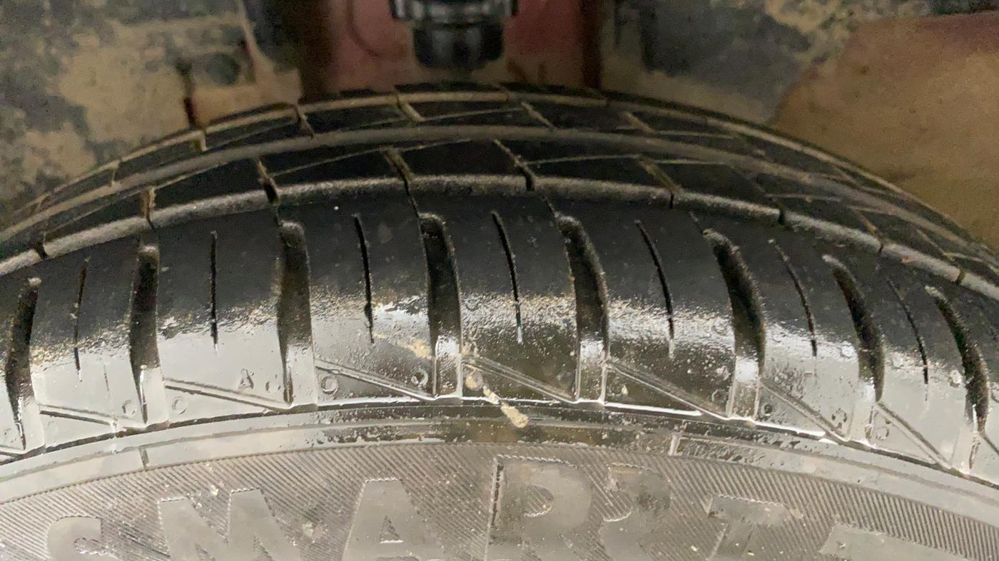 2022 Renault Kwid RXT 1.0 AMT, Petrol, Automatic, 16,518 km, Left Front Tyre Tread