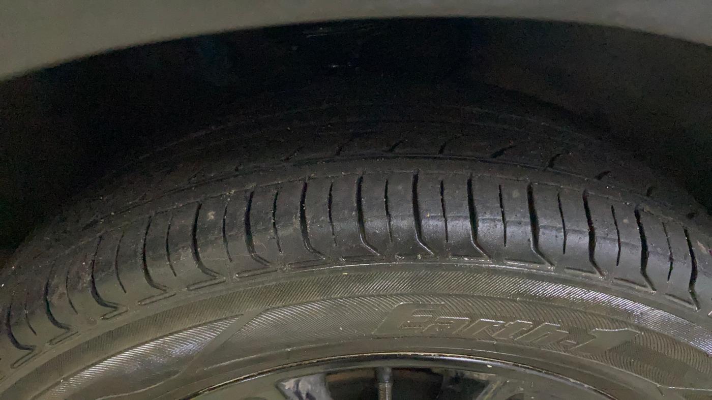 2017 Maruti IGNIS ZETA 1.2 AMT, Petrol, Automatic, 1,07,699 km, Right Front Tyre Tread