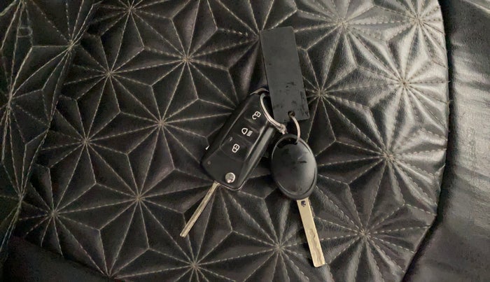 2018 Tata NEXON XM PETROL, Petrol, Manual, 38,913 km, Key Close Up