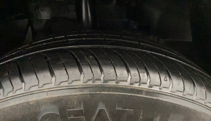 2018 Tata NEXON XM PETROL, Petrol, Manual, 38,913 km, Right Front Tyre Tread