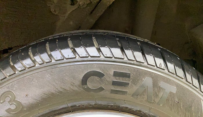 2017 Mahindra KUV 100 NXT K4+ P 6 STR, Petrol, Manual, 39,838 km, Left Rear Tyre Tread