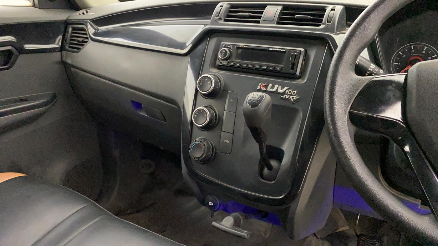 2017 Mahindra KUV 100 NXT K4+ P 6 STR, Petrol, Manual, 40,282 km, Gear Lever