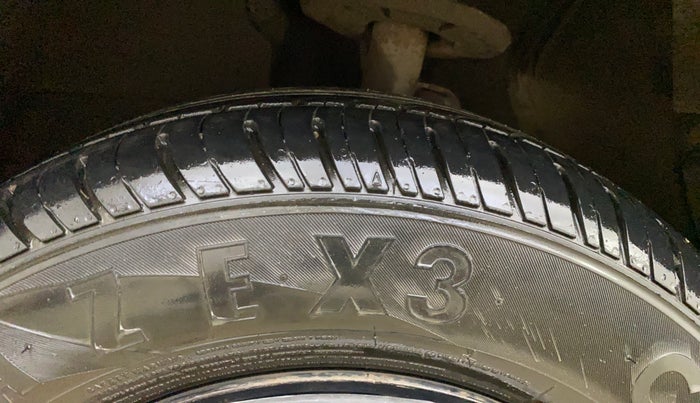 2017 Mahindra KUV 100 NXT K4+ P 6 STR, Petrol, Manual, 39,838 km, Left Front Tyre Tread