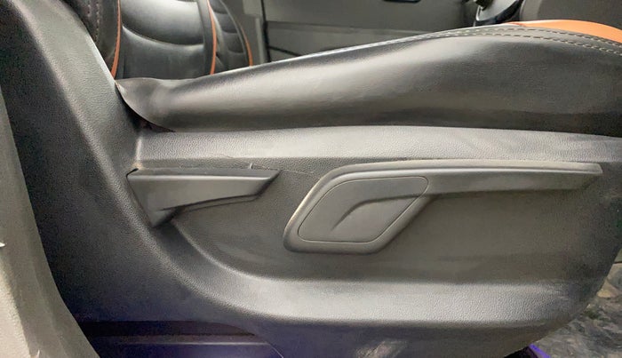 2017 Mahindra KUV 100 NXT K4+ P 6 STR, Petrol, Manual, 39,838 km, Driver Side Adjustment Panel