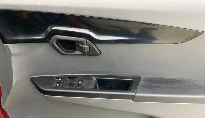 2017 Mahindra KUV 100 NXT K4+ P 6 STR, Petrol, Manual, 39,838 km, Driver Side Door Panels Control